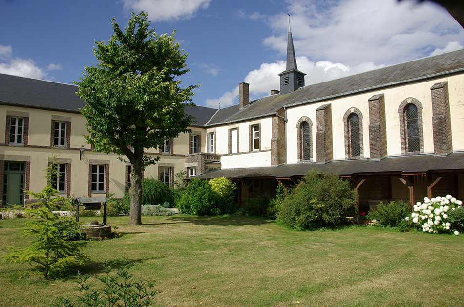 Monastère du Mesnil-Saint-Loup - le cloître